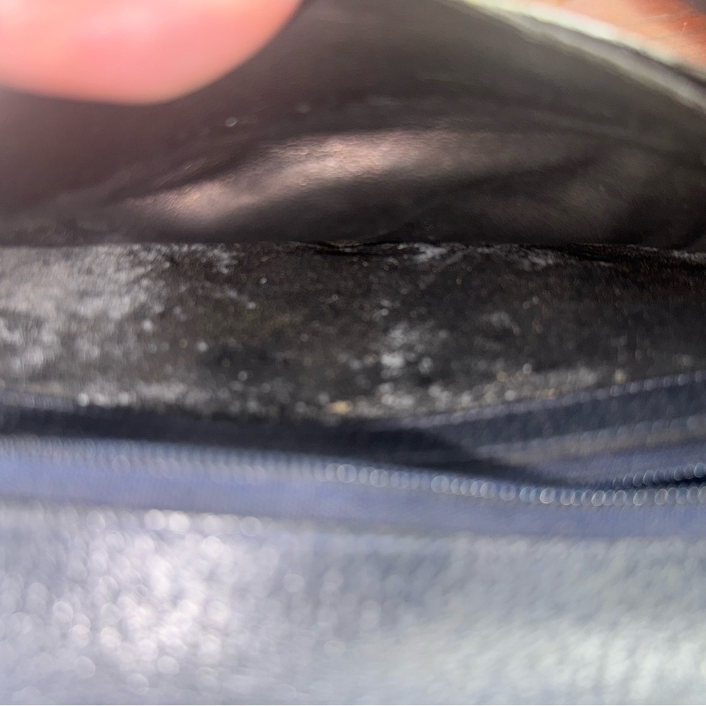 Used in good condition Gucci clutch / wallet - Picture 9 of 16